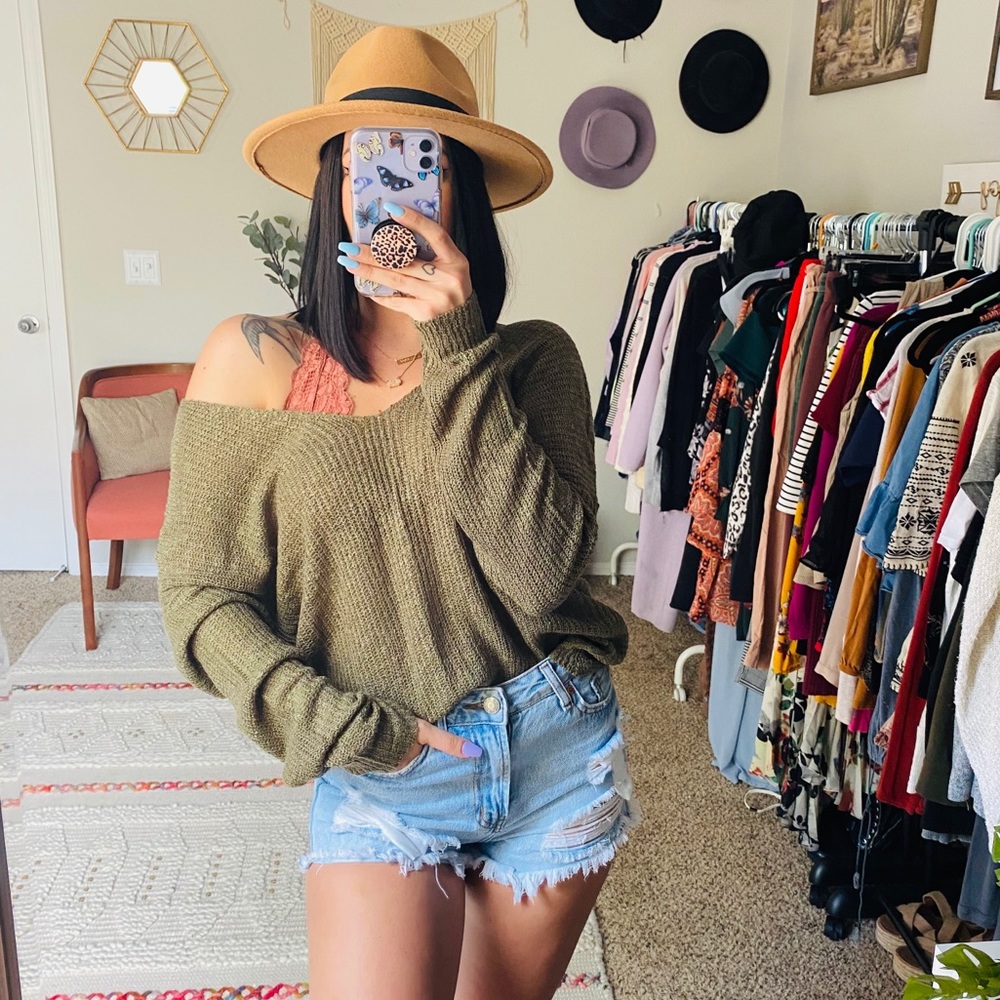 Moon & Madison Green Twist Back Oversized Sweater - Picture 6 of 7